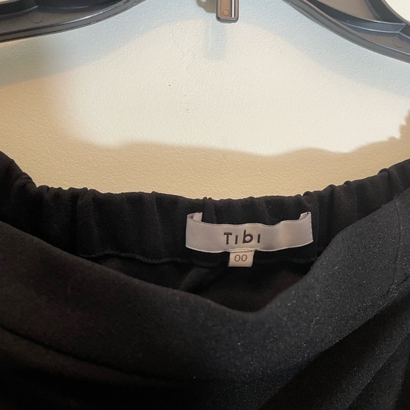 Tibi Structured Crepe Off-the-Shoulder Dress black - Picture 12 of 12